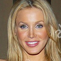 Amanda Swisten Nue