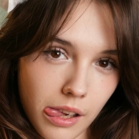 averymayy Nue