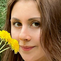 Chloe Leafs Nue