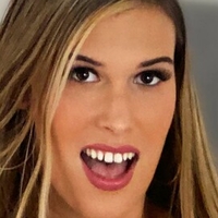 Ella Vatrap Nue