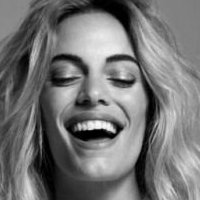 Emilia Attias Nue
