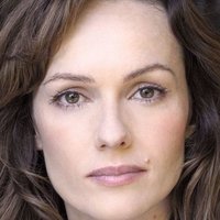 Emma Campbell-Jones Nue