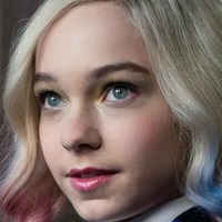 Emma Myers Nue