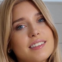 Freya Mayer Nue