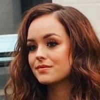 Hayley Orrantia Nue