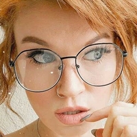 Hollie Bennett Nue
