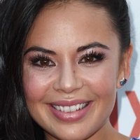 Janel Parrish Nue
