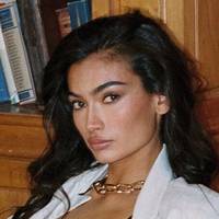 Kelly Gale Nue