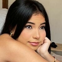 Laura Ospina Nue