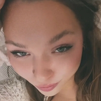 Lucy Lacht Nue