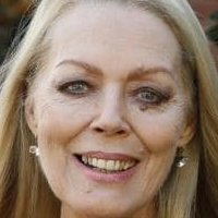 Lynda Stoner Nue