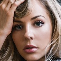 MacKenzie Porter Nue