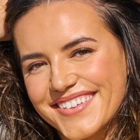 Mady Dewey Nue