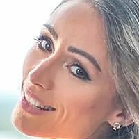 Mariana Aroldi Nue