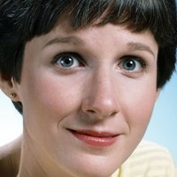 Mary Gross Nue