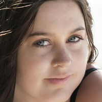 Mikala Bulluss Nue