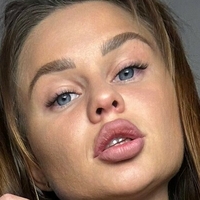mini_nika Nue
