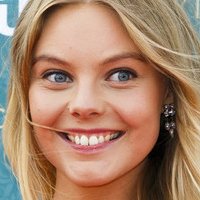 Nell Hudson Nue