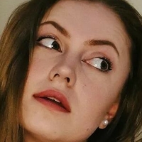 Olivia Tucker Nue