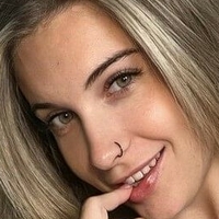 Riley Wood Nue