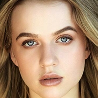 Roan Curtis Nue
