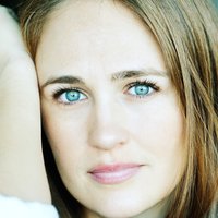 Sarah Thompson Nue