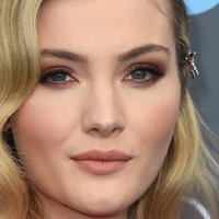 Skyler Samuels Nue