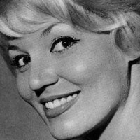 Tania Velia Nue