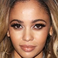 Vanessa Morgan Nue